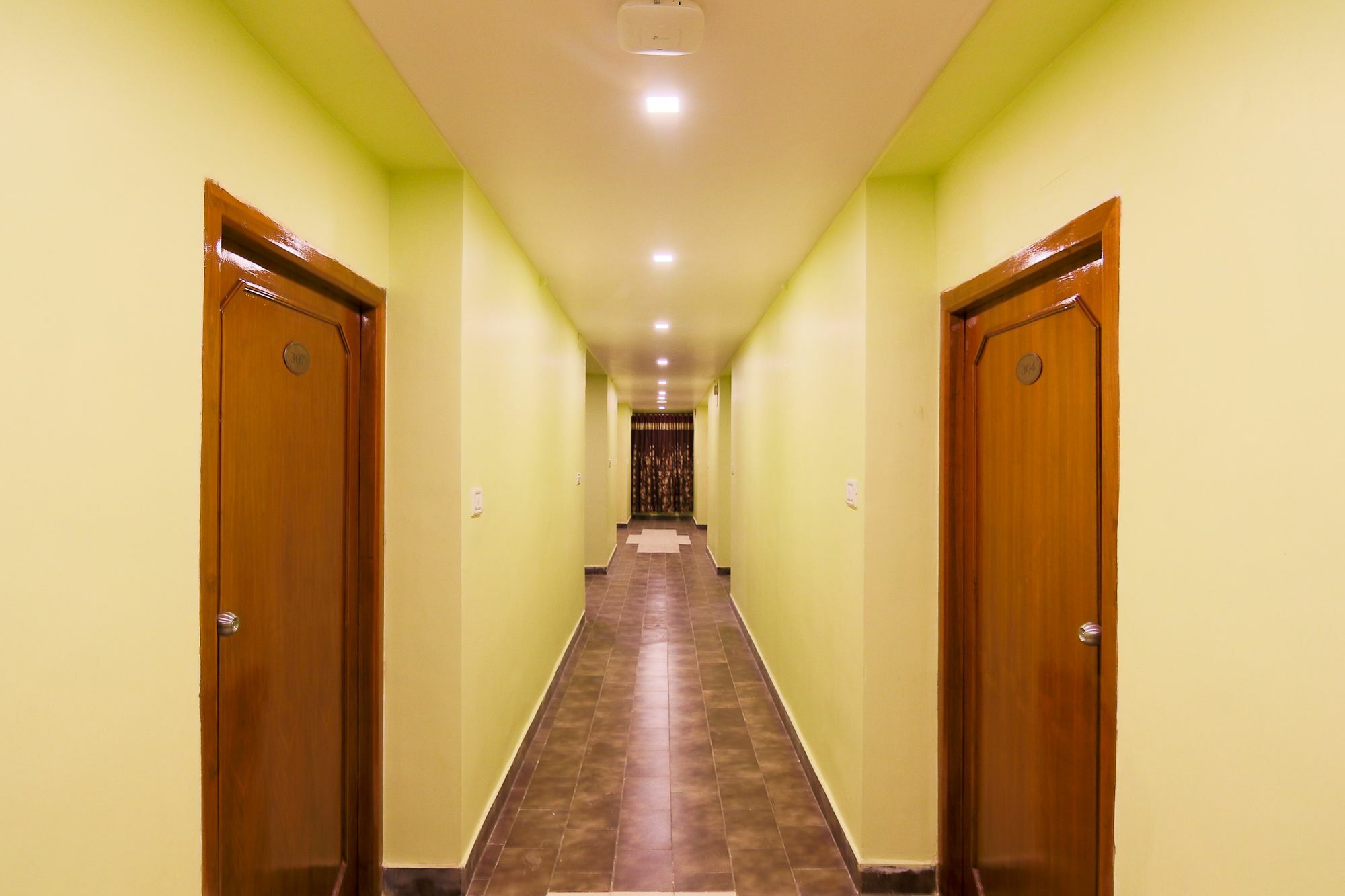 Oyo 10709 Hotel Sbt Visakhapatnam Exteriör bild