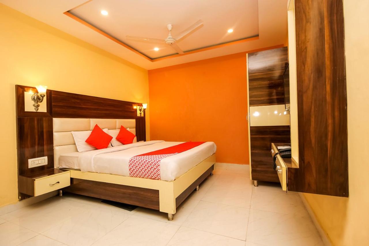 Oyo 10709 Hotel Sbt Visakhapatnam Exteriör bild