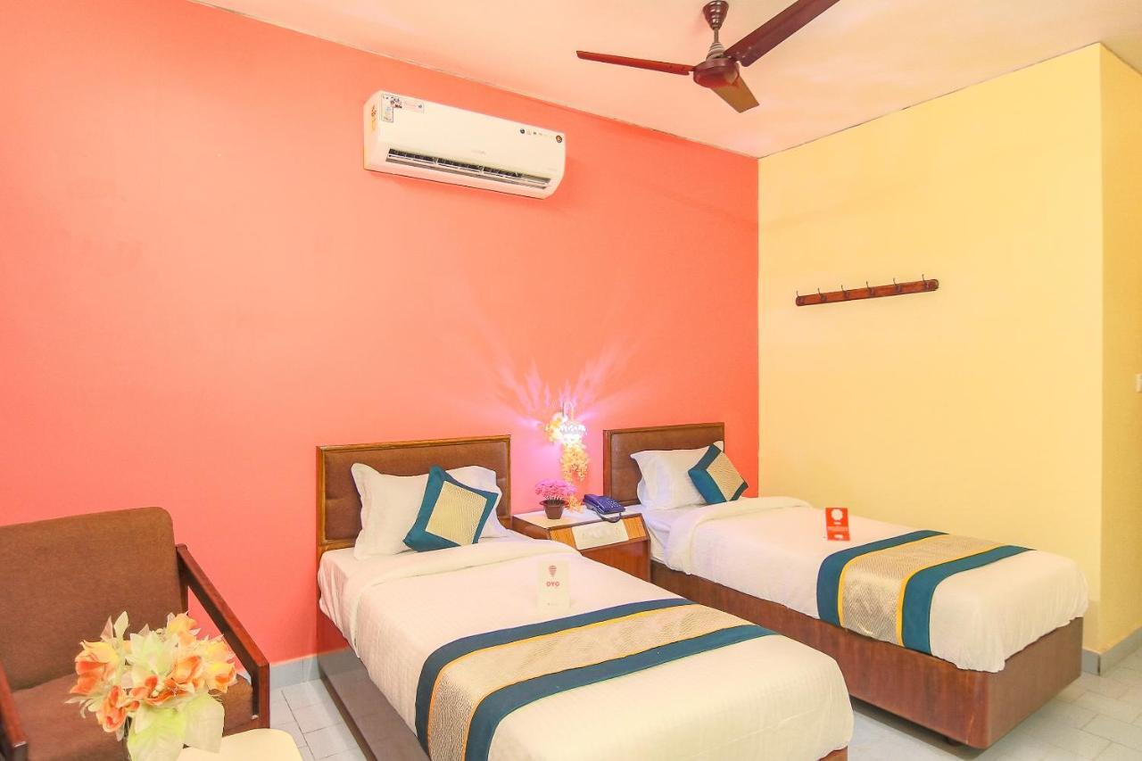 Oyo 10709 Hotel Sbt Visakhapatnam Exteriör bild